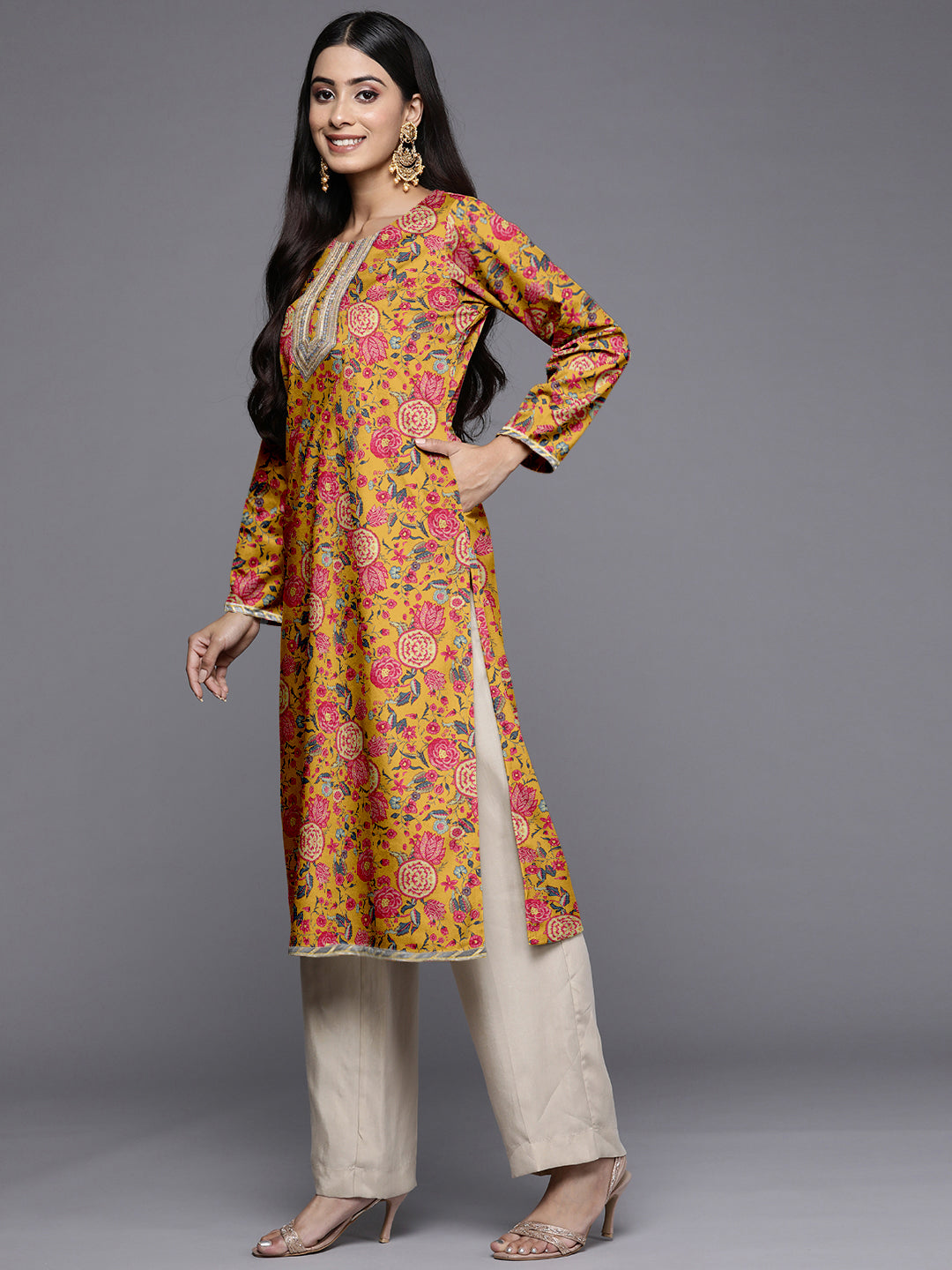 Women Floral Printed Patchwork Velvet Kurta