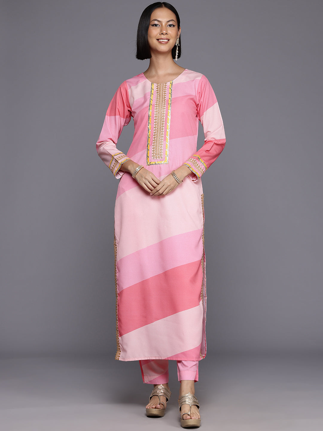 Colourblocked Regular Gotta Patti Kurta with Trousers