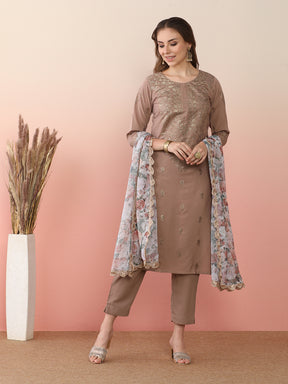 Women Ethnic Motifs Printed Regular Kurta with Trousers & With Dupatta