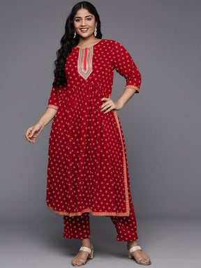 Women Floral Printed Pleated Kurta with Trousers