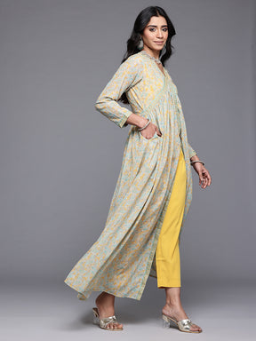 Ahalyaa Paisley Printed High Slit Kurta with Trousers