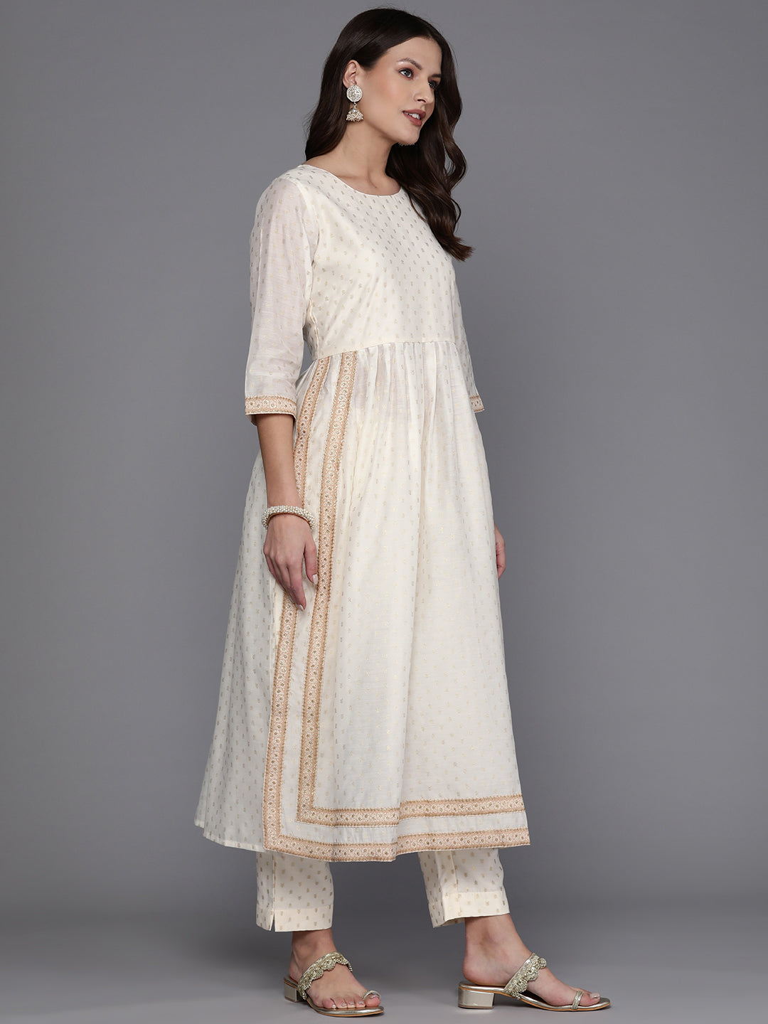 Women Printed Pleated Kurta with Trousers