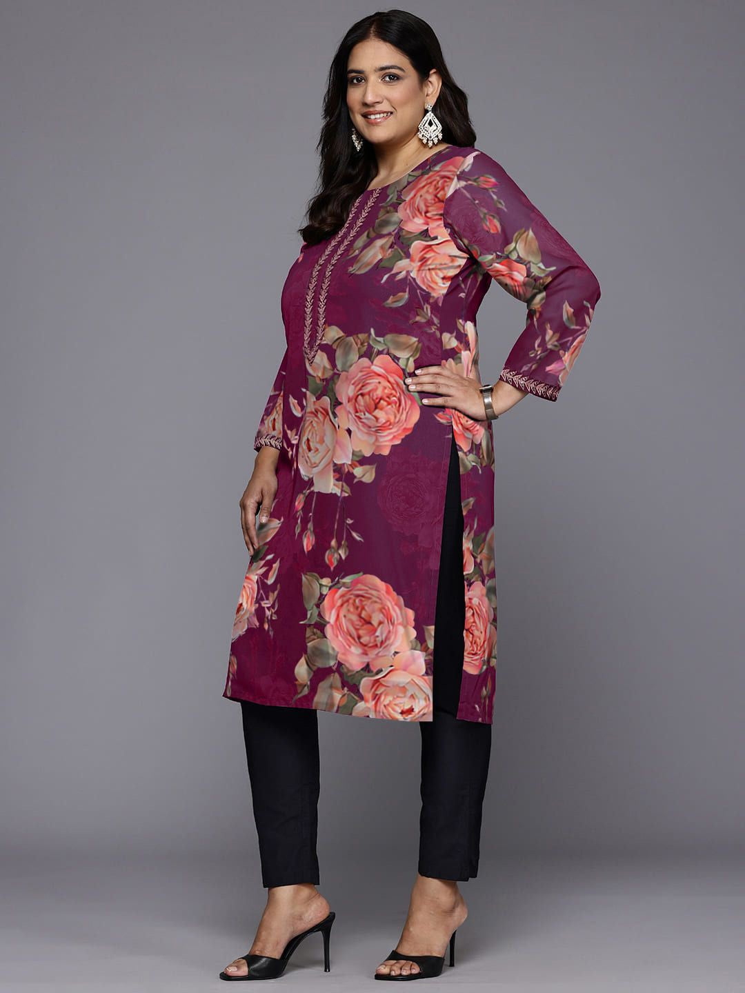 Women Floral Printed Round Neck Plus Size Straight Kurta