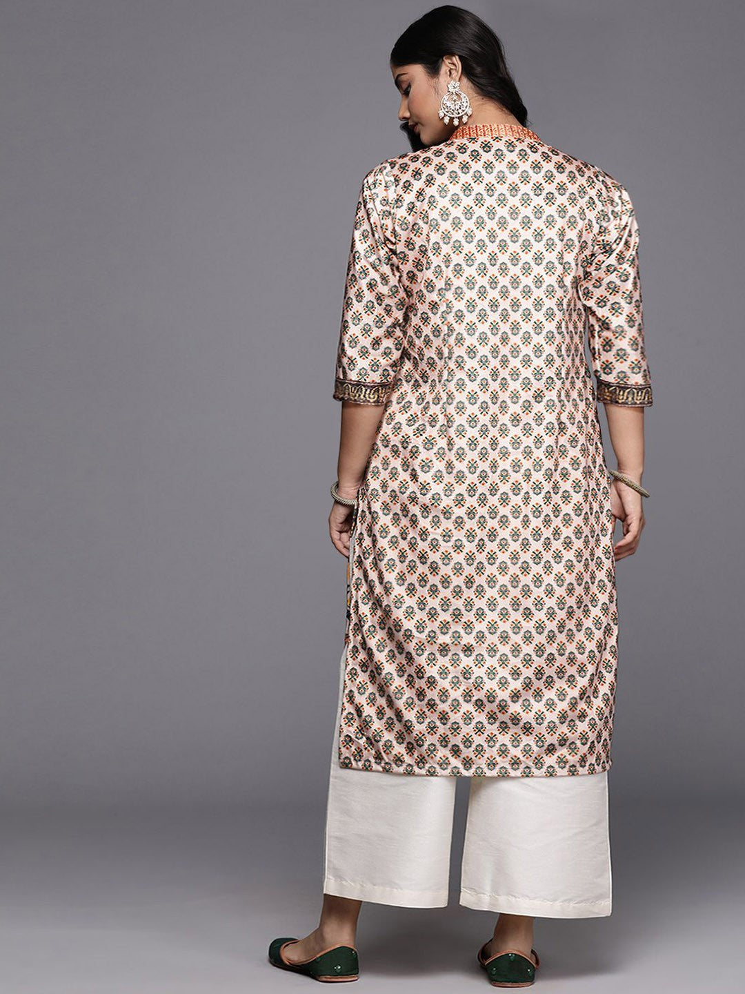 Women Floral Printed Thread Work Velvet Kurta