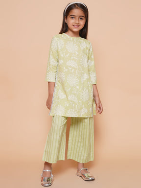 Girls Ethnic Motifs Printed Gotta Patti Pure Cotton Kurta & Palazzos