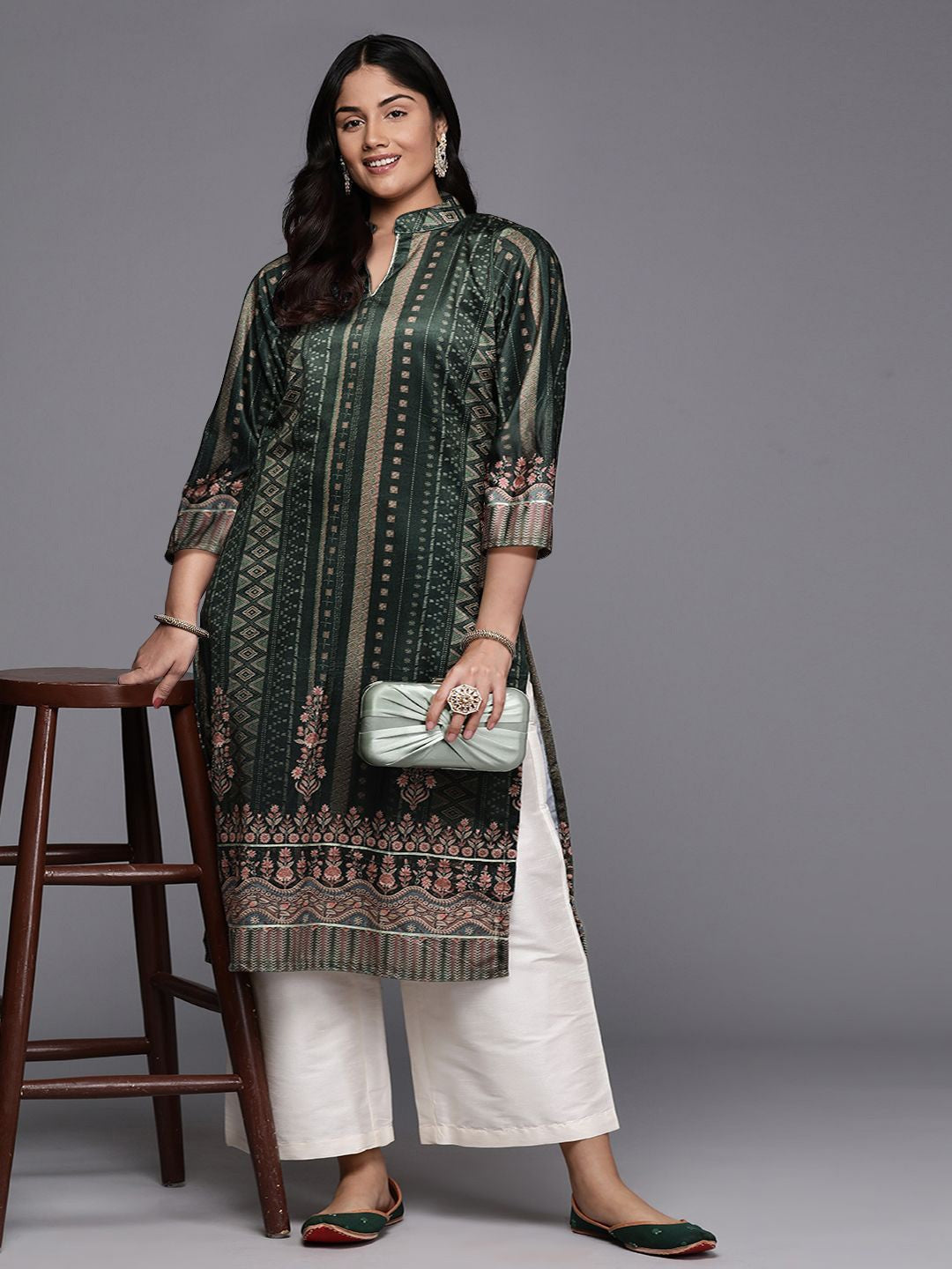 Women Geometric Printed Gotta Patti Velvet Kurta