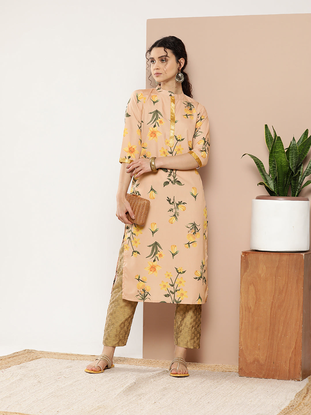 Ahalyaa Women Tan & Yellow Floral Printed Floral Crepe Kurta