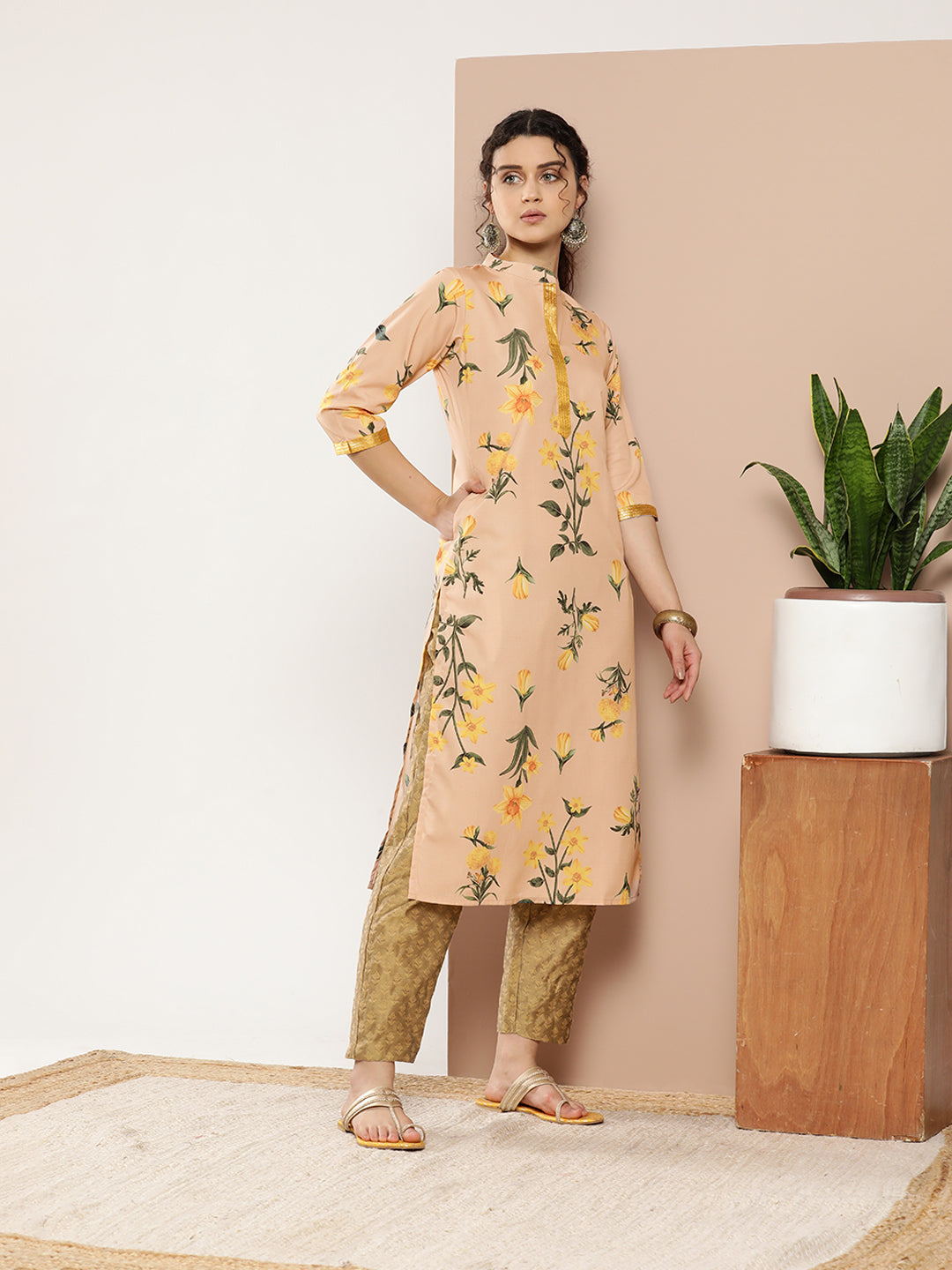 Ahalyaa Women Tan & Yellow Floral Printed Floral Crepe Kurta