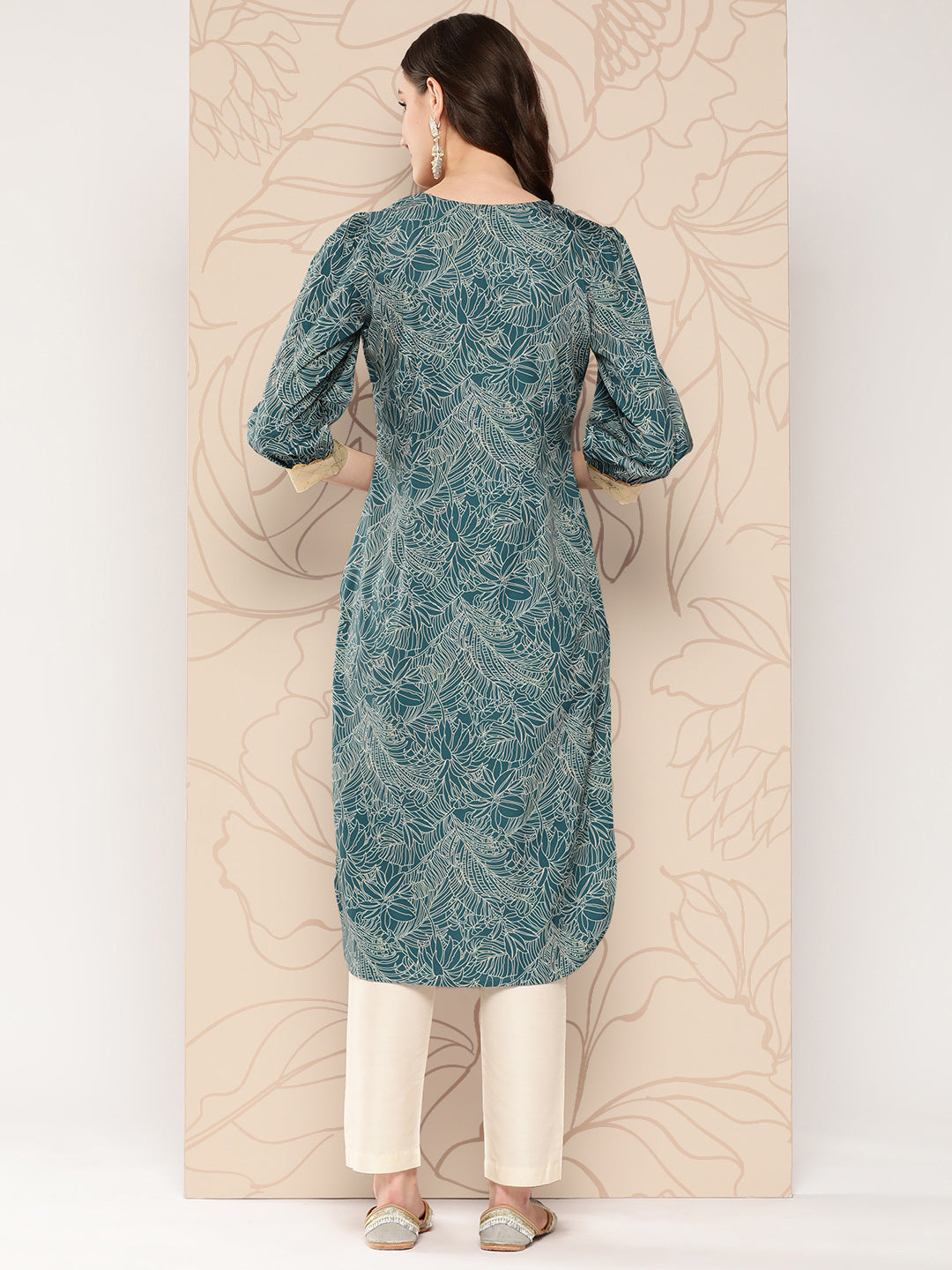 Ahalyaa Women Floral Printed Gotta Patti Crepe Kurta