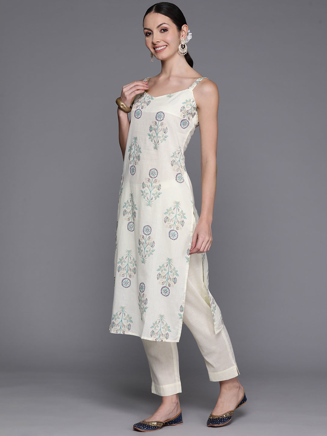 Ahalyaa Floral Printed Regular Pure Cotton Kurta with Trousers & Jacket