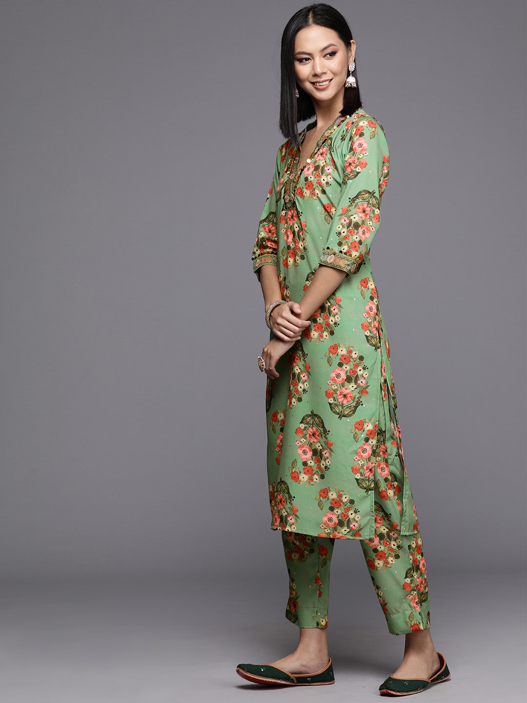 Ahalyaa Women Floral Printed Regular Kurta with Trousers