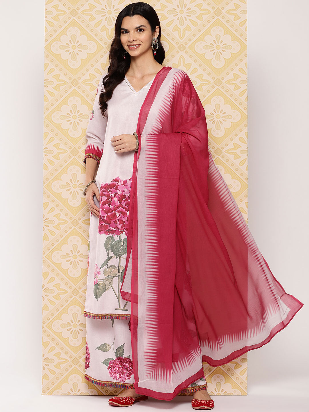 Ahalyaa Women Floral Printed Regular Kurta with Palazzos & With Dupatta