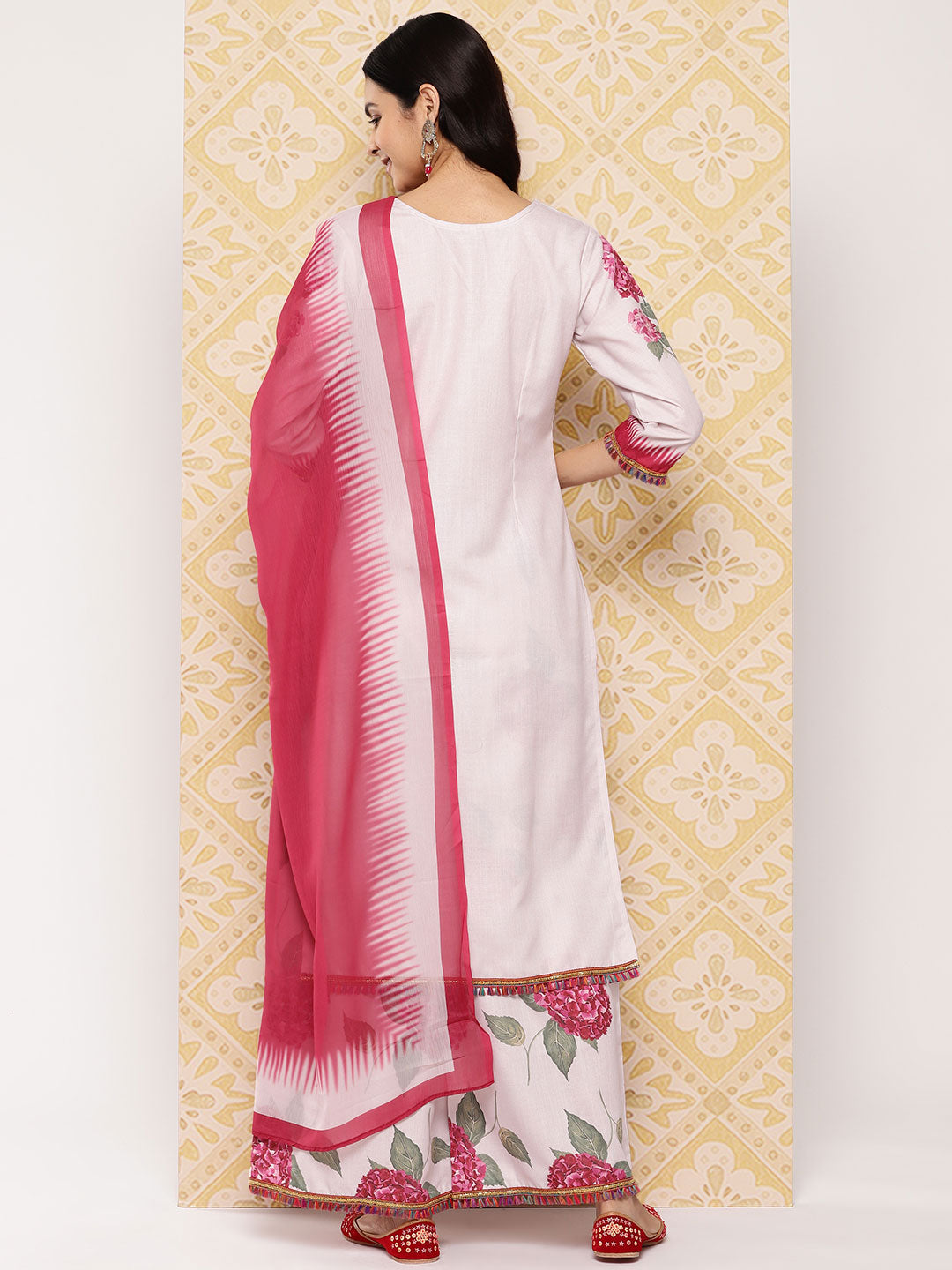 Ahalyaa Women Floral Printed Regular Kurta with Palazzos & With Dupatta