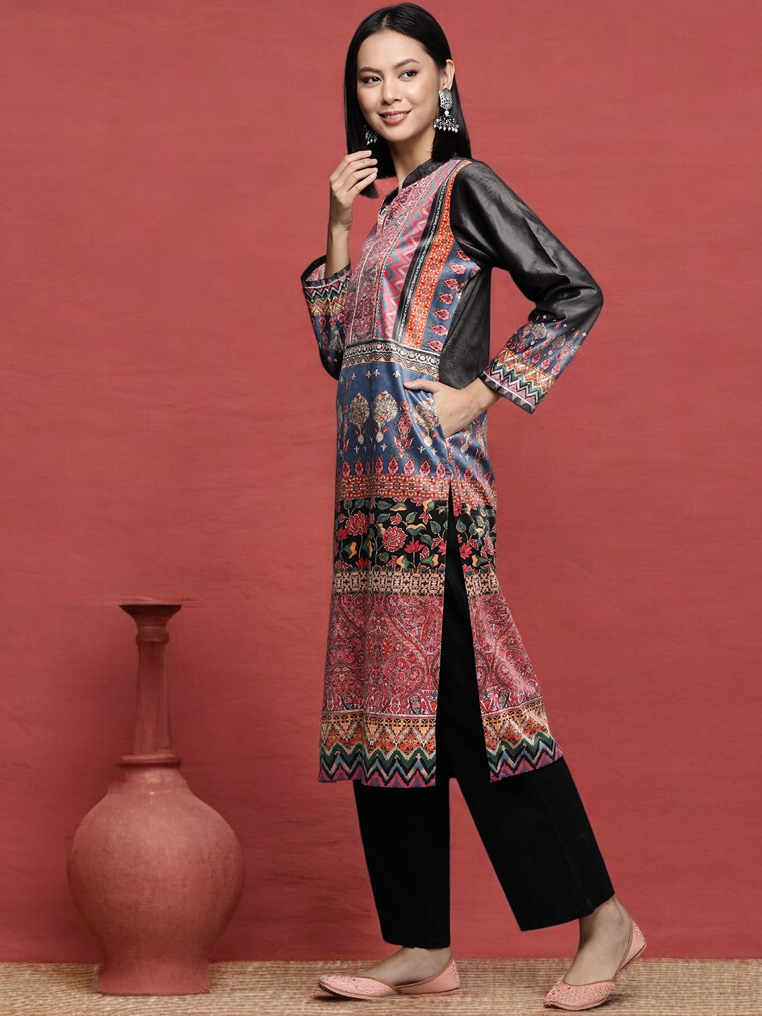 Pink & Black Printed Gotta Patti Velvet Kurta