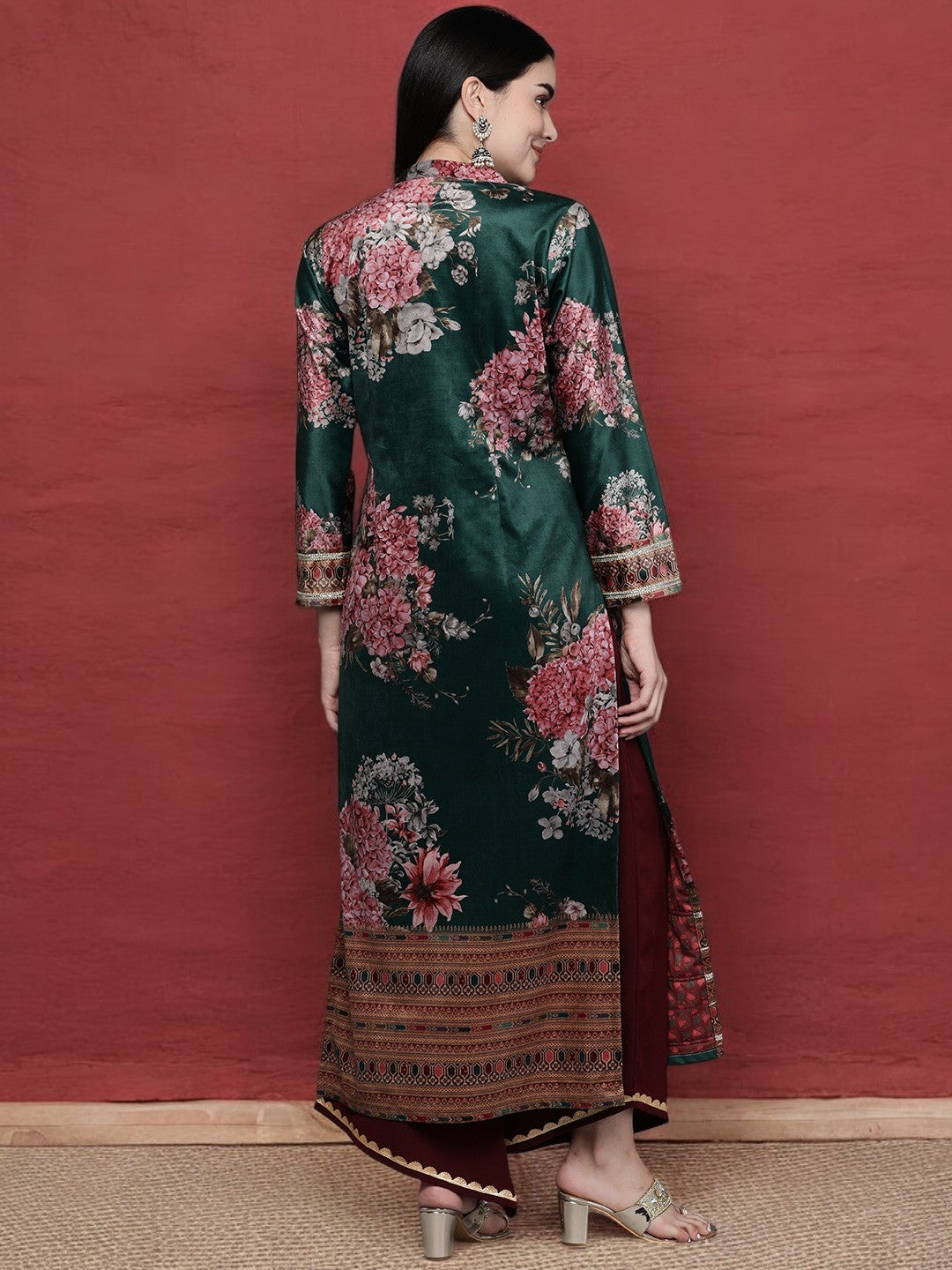 Women Floral Printed Gotta Patti Velvet Kurta