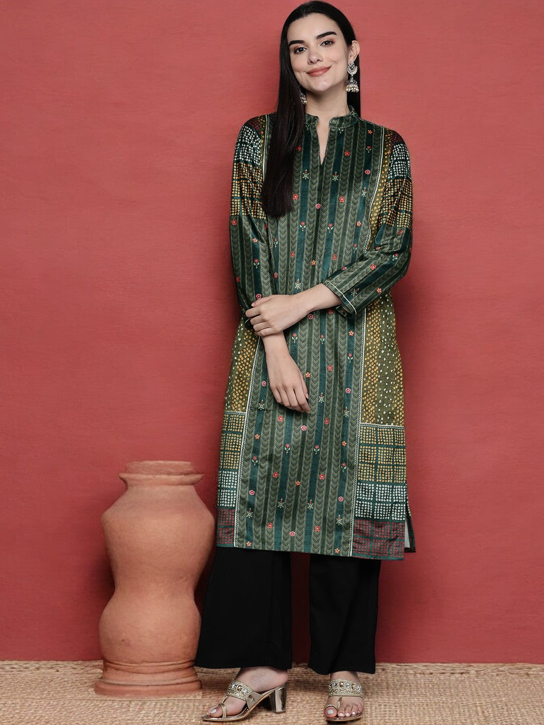 Women Printed Gotta Patti Velvet Kurta