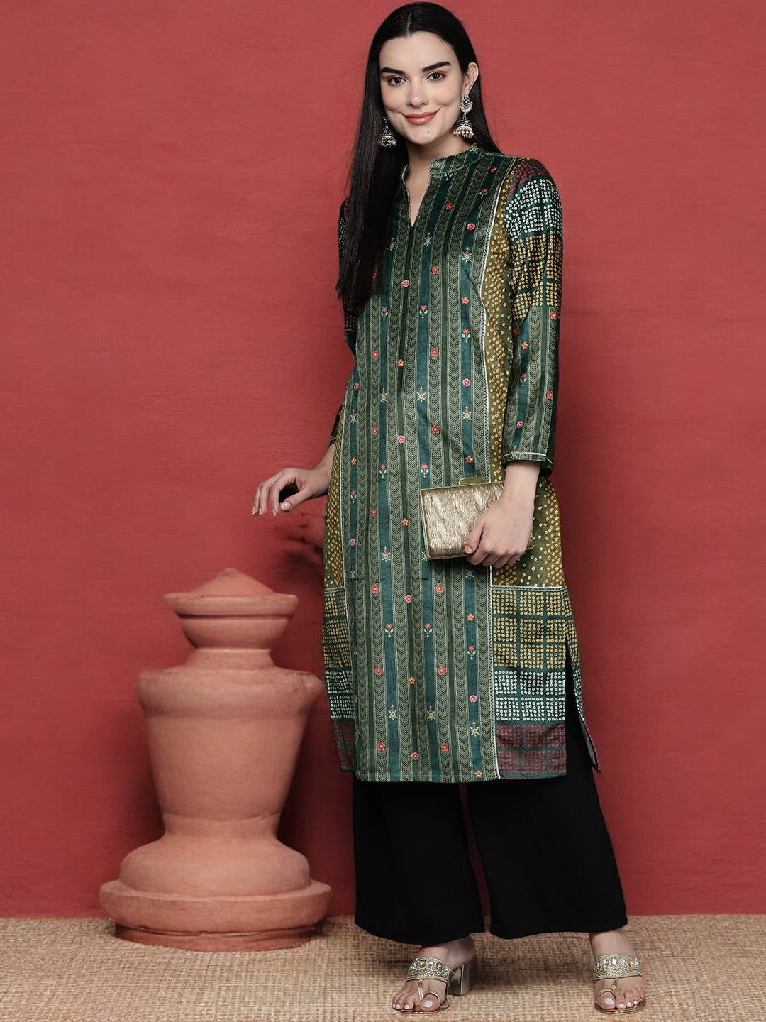 Women Printed Gotta Patti Velvet Kurta