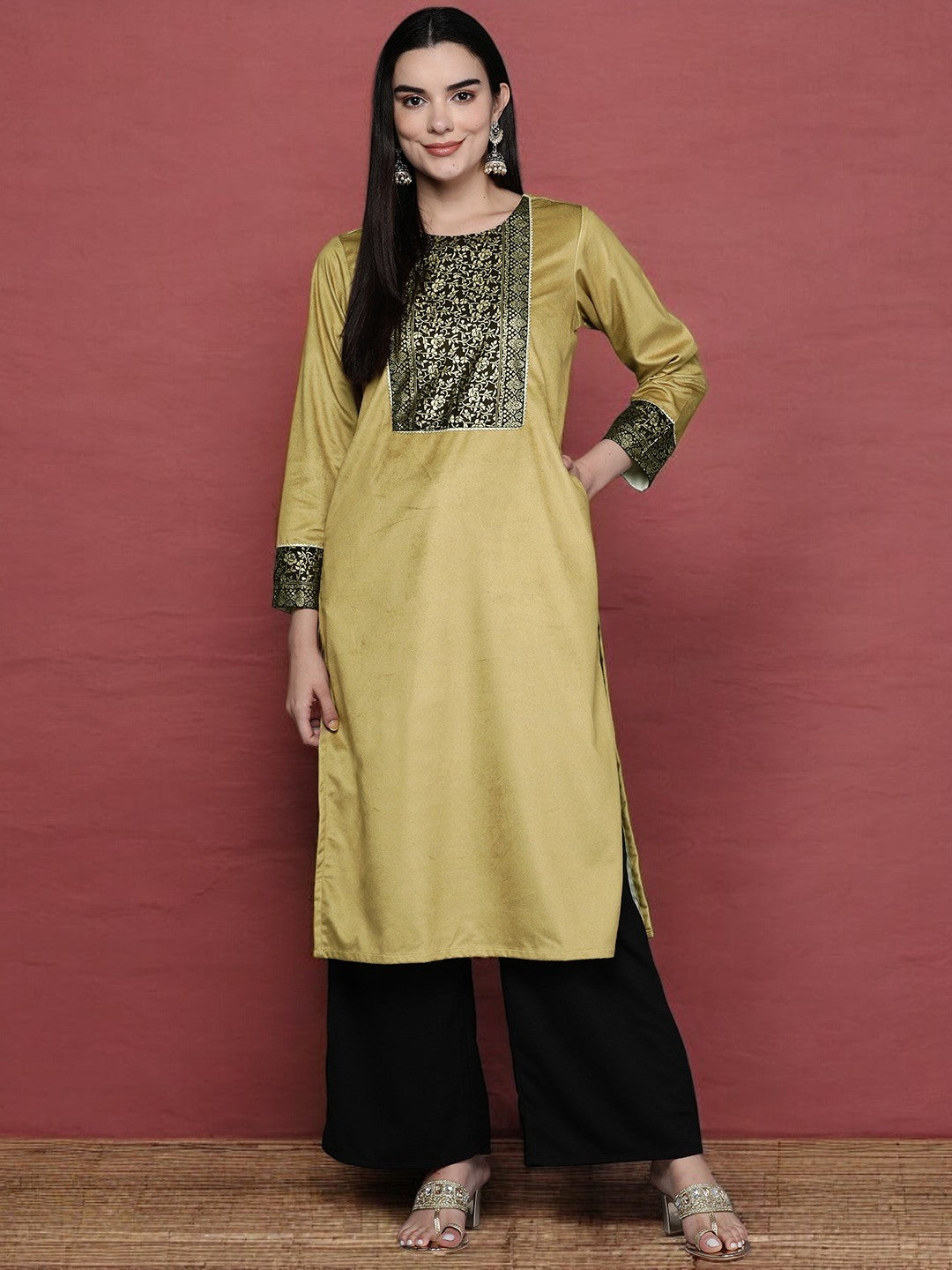 Women Floral Yoke Design Gotta Patti Velvet Kurta