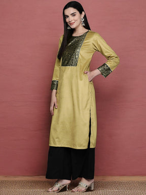 Women Floral Yoke Design Gotta Patti Velvet Kurta