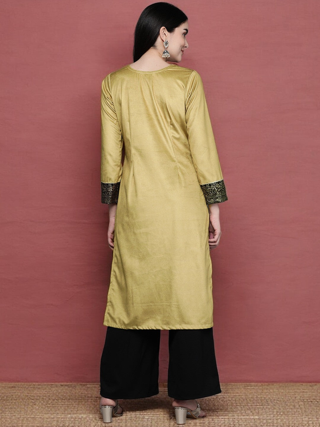 Women Floral Yoke Design Gotta Patti Velvet Kurta