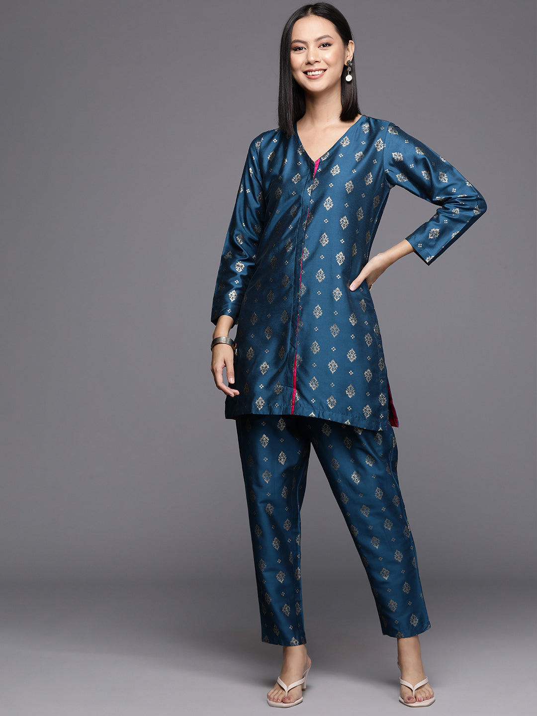 Ahalyaa Women Printed Tunic with Trousers