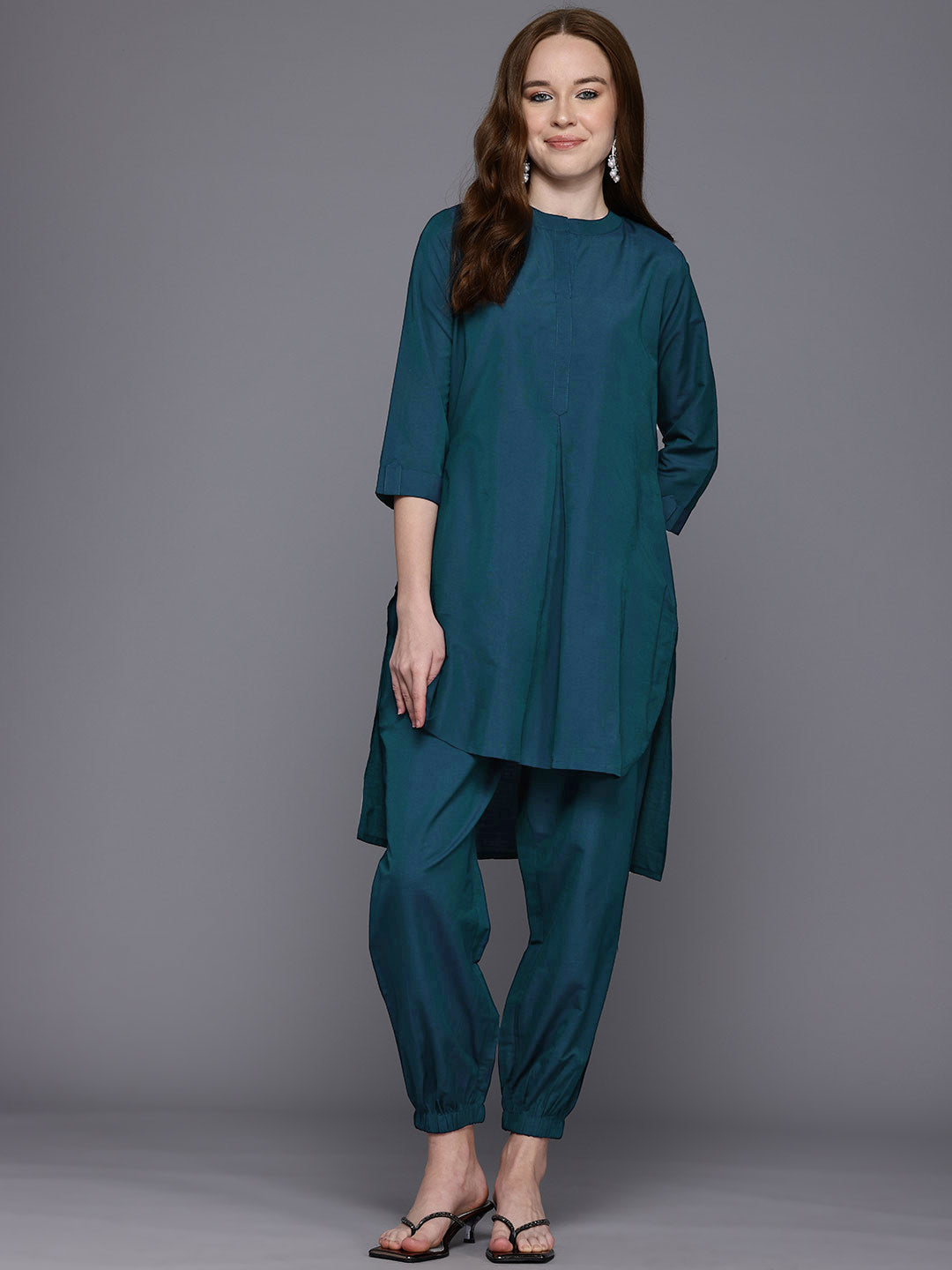 Ahalyaa Solid Tunic & Trousers Co-ords