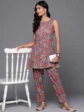 Ahalyaa Women Printed Tunic & Trousers with Gotta Patti Details