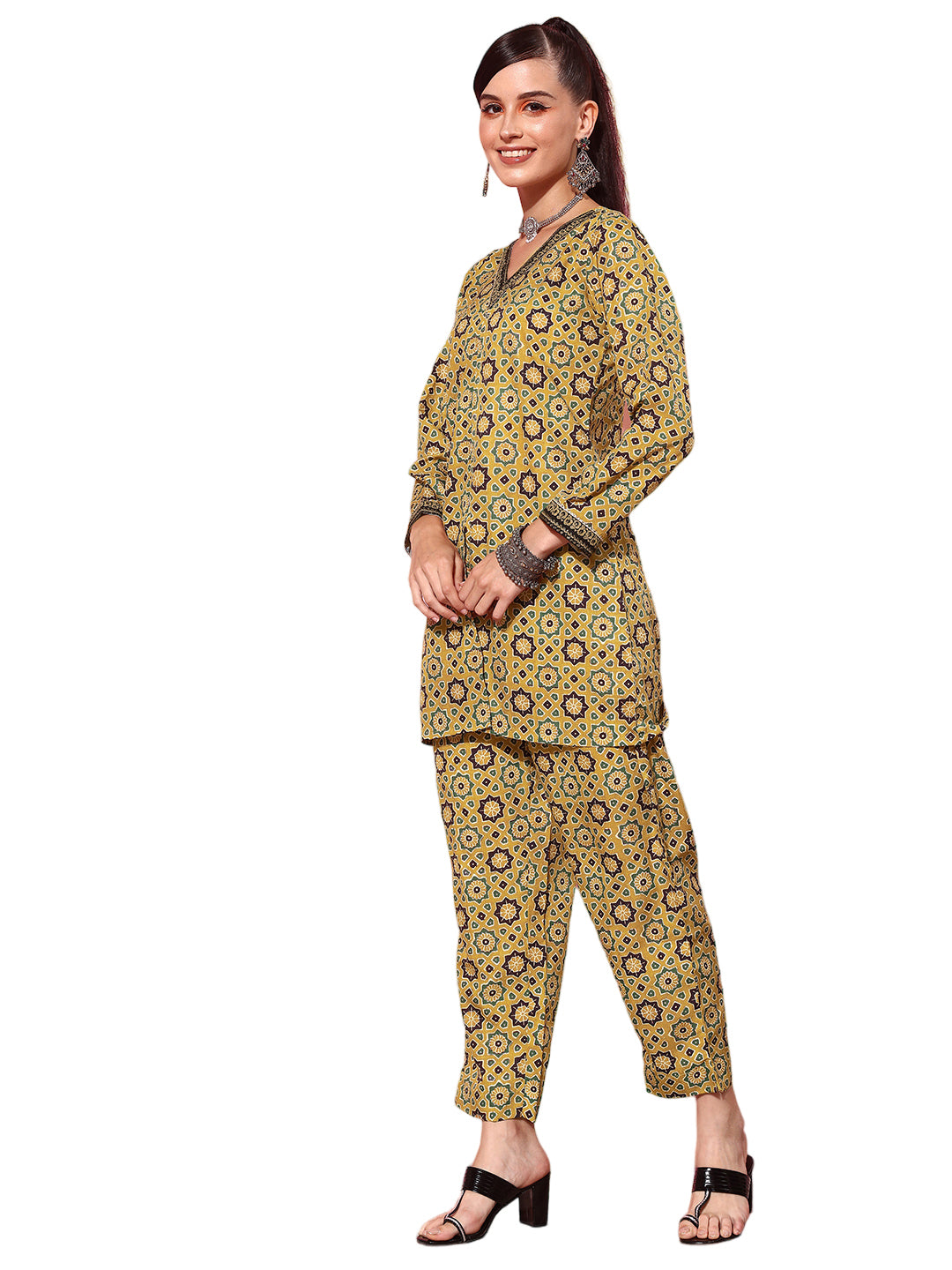 Ahalyaa Women Printed Tunic with Trousers