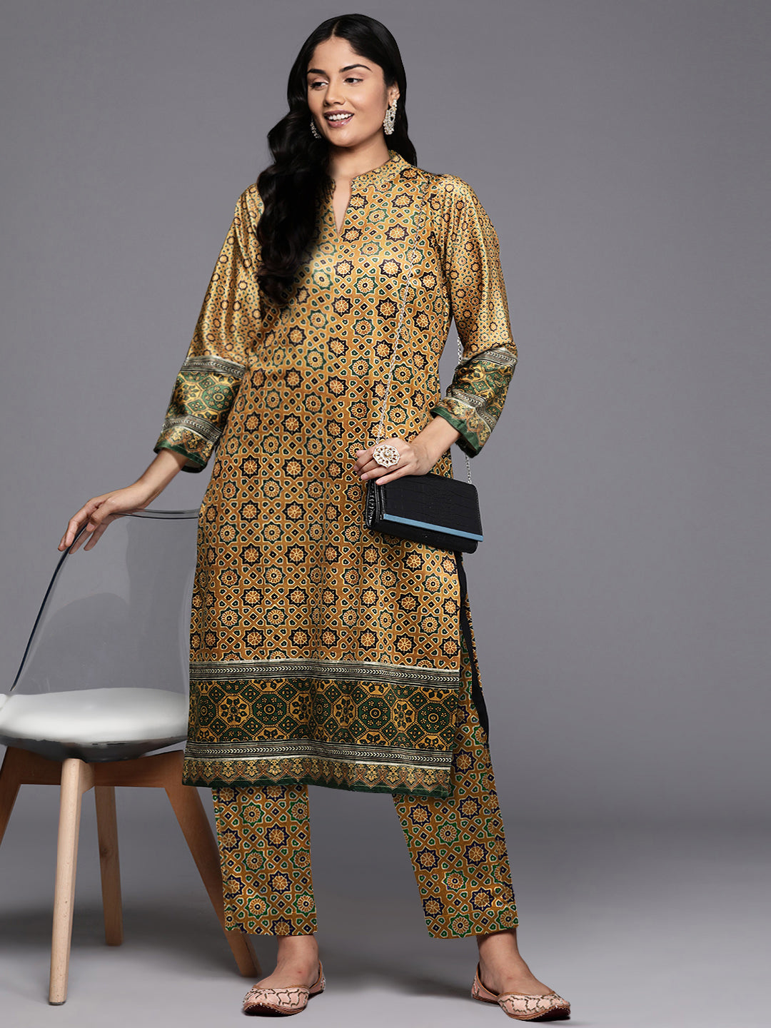 Ahalyaa Plus Size Digital Printed Velvet Kurta and Pant Set