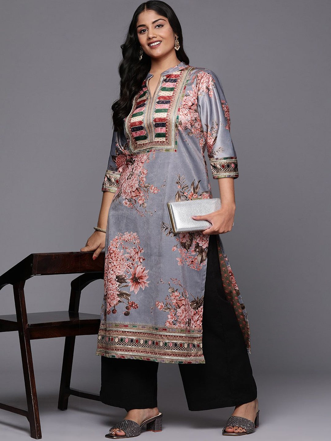 Women Floral Printed Gotta Patti Velvet Kurta