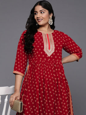 Women Floral Printed Pleated Kurta with Trousers