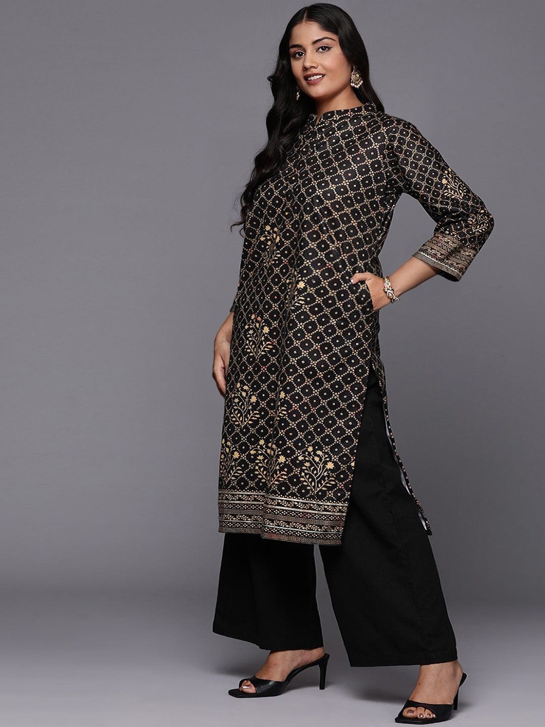 Women Bandhani Printed Gotta Patti Velvet Kurta