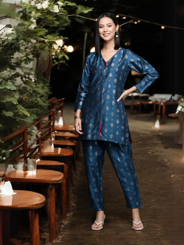 Ahalyaa Women Printed Tunic with Trousers