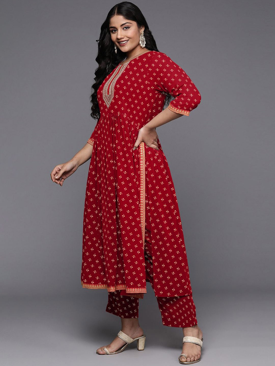 Women Floral Printed Pleated Kurta with Trousers