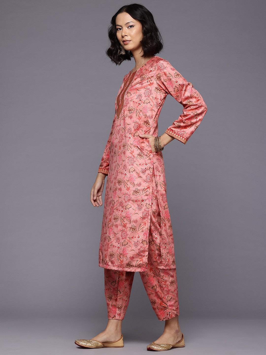 Floral Printed Gotta Patti Velvet Kurta With Trousers & Dupatta