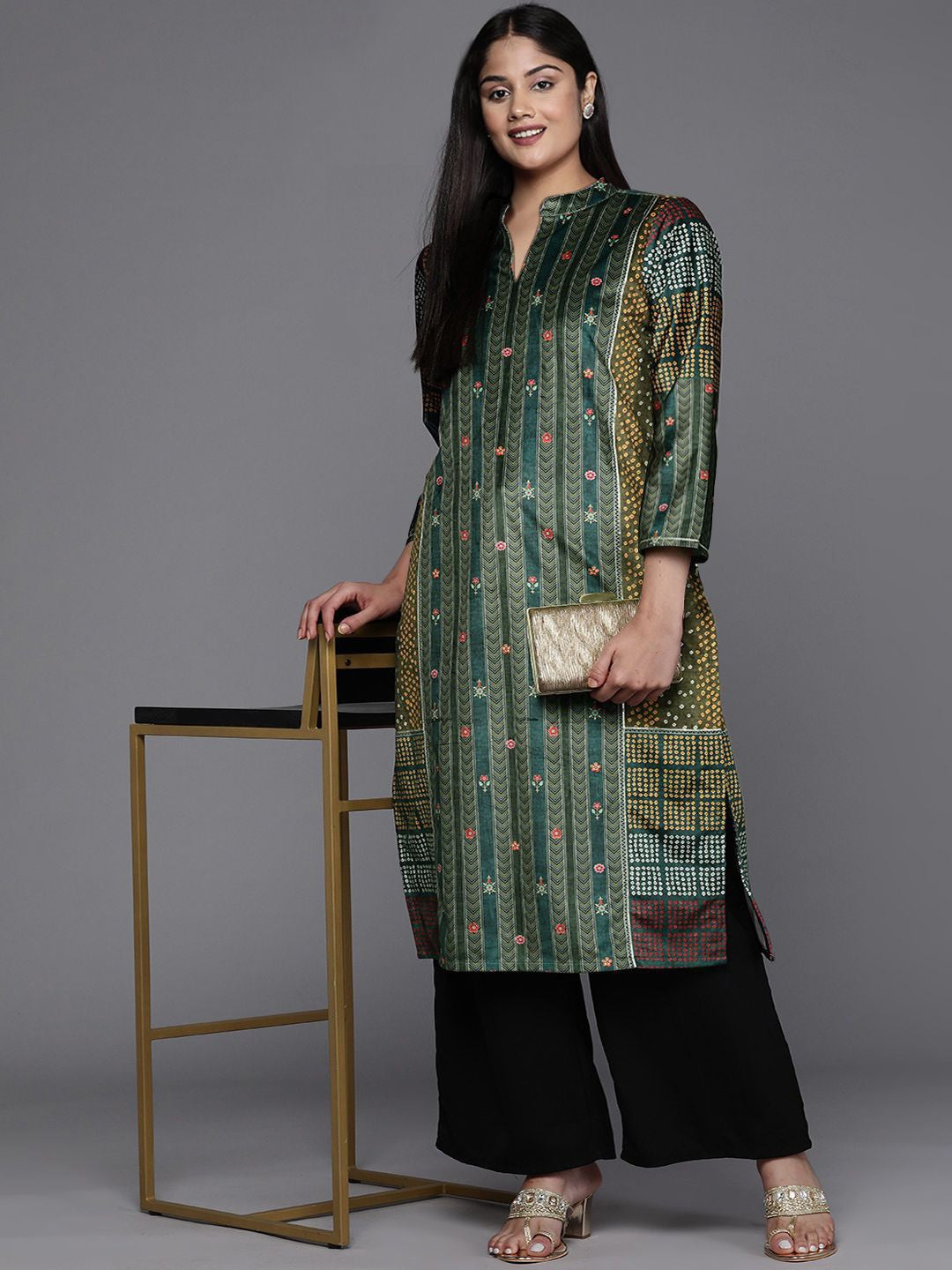 Women Printed Gotta Patti Velvet Kurta